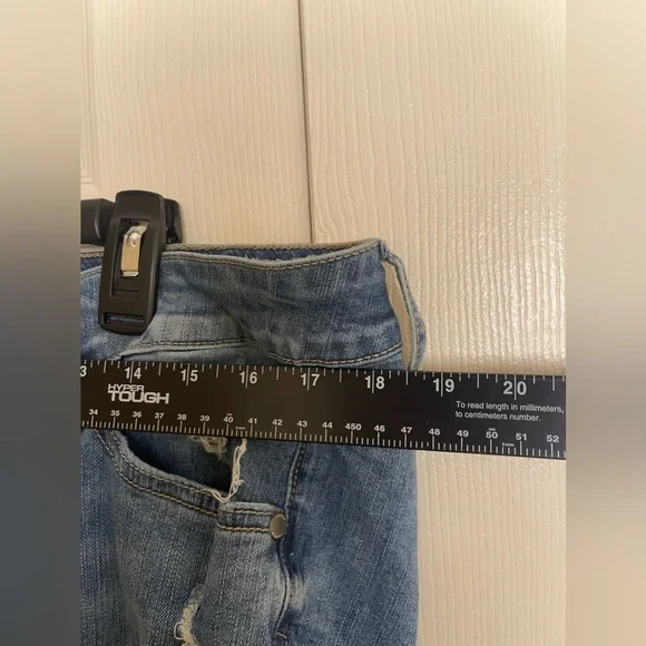 Torrid Distressed Lightwash Jean Shorts Size 16 - Picture 4 of 9